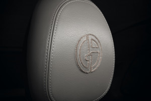 Fiat 500, la prima, Elektro, vollelektro, Neu, New, Sondermodell, Giorgio Armani, Designer, Grau, Interieur, Logo, Sitz